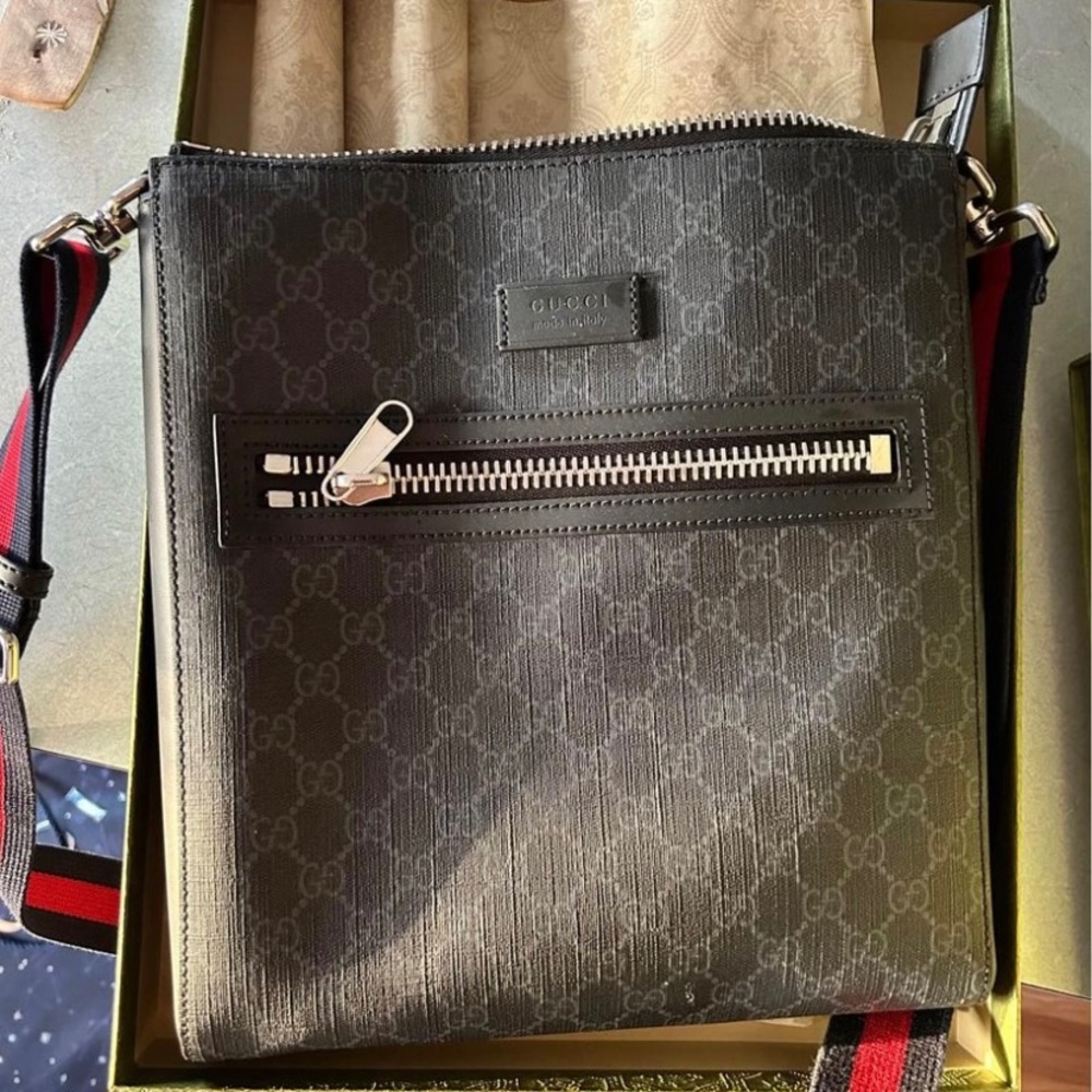 Women’s Gucci purse crossbody bag